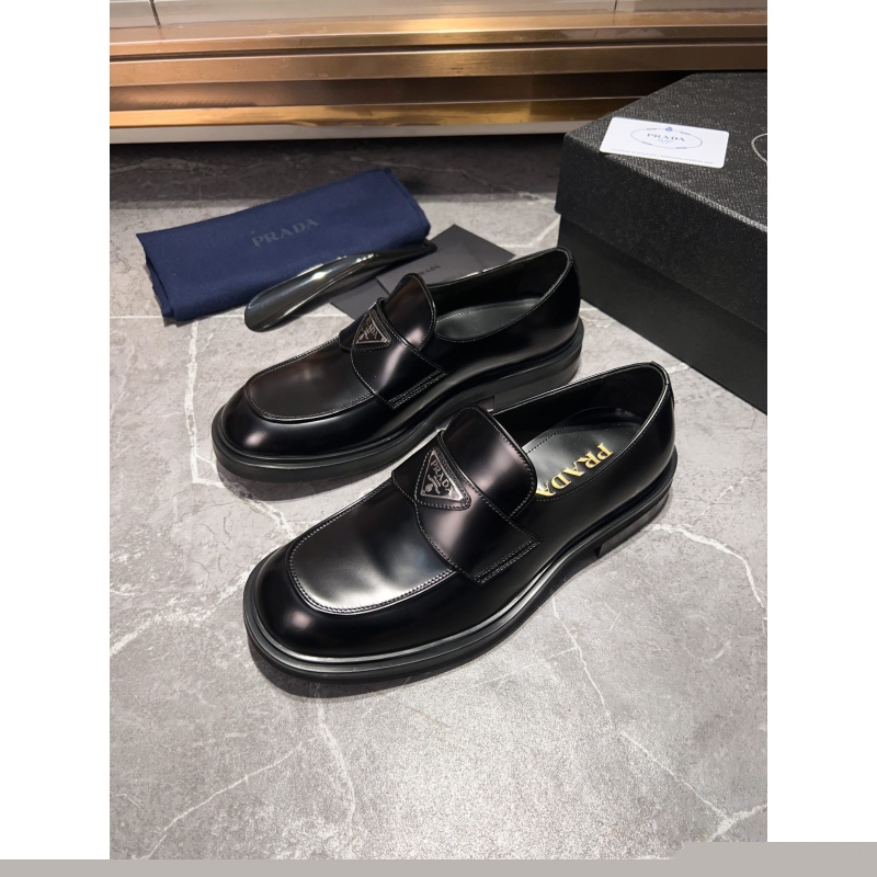 Pra*a leather shoes